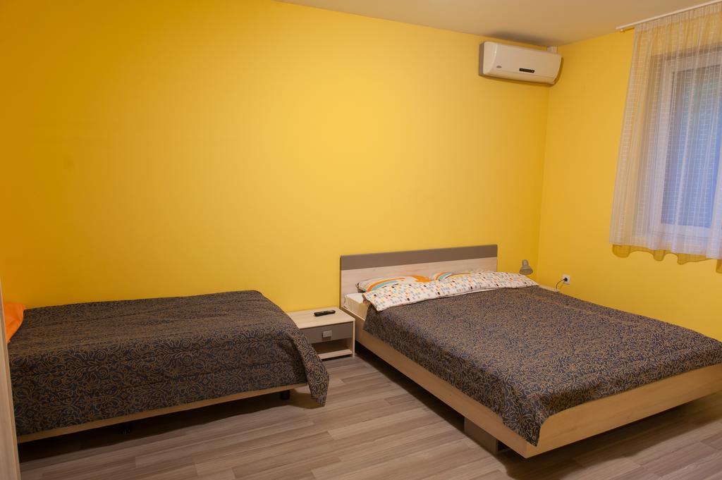 Farkasverem Vendeghaz Hotell Nyírtura Rum bild